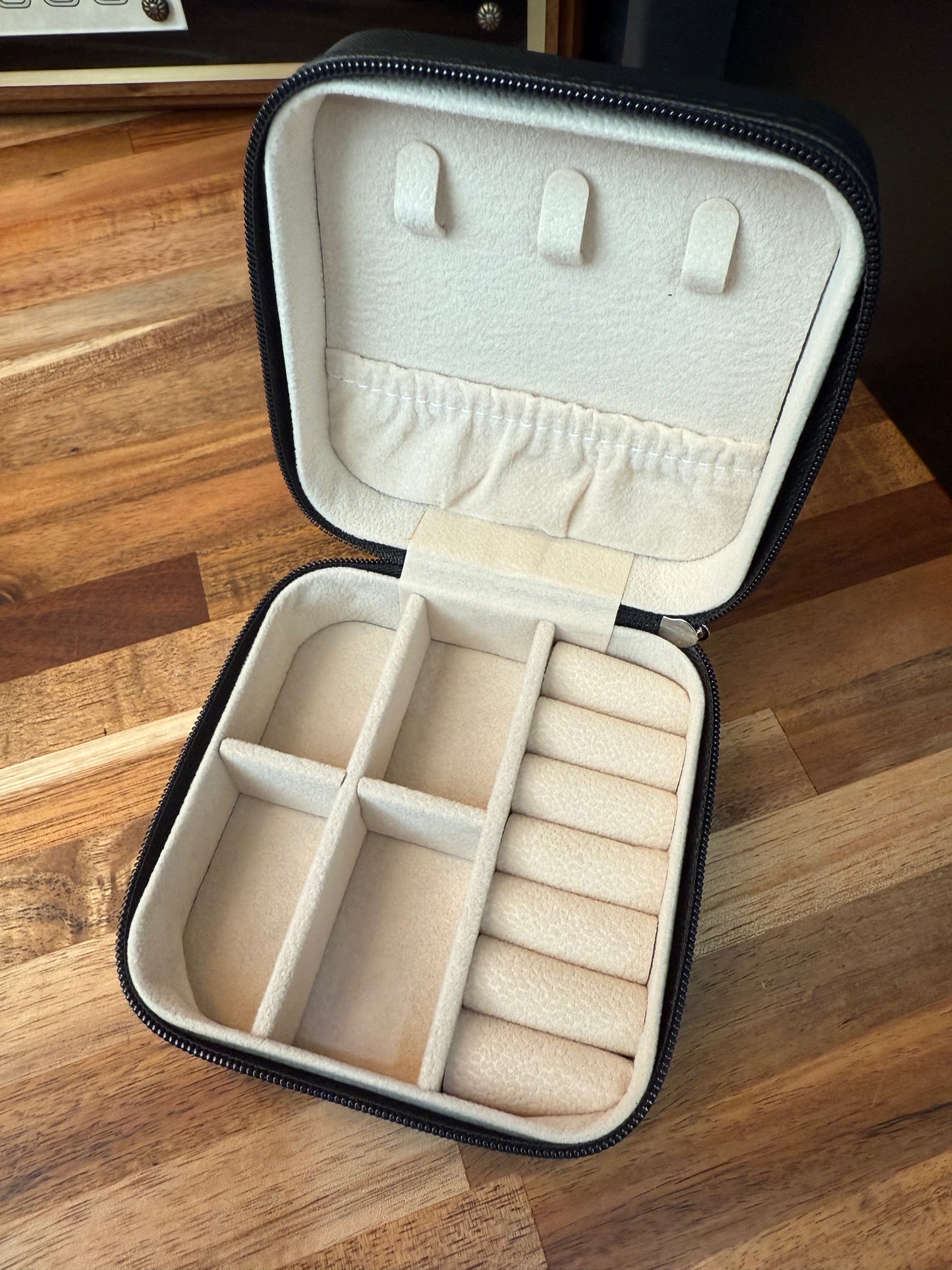 Jefa de Flores Travel Jewelry Box